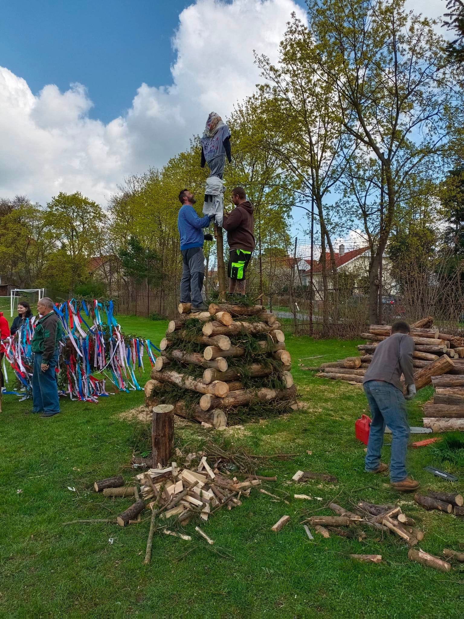 pálení čarodějnic + májka 30.4.2023.....